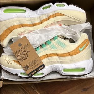 New in box never worn Airmax ‘95 size men’s 9.